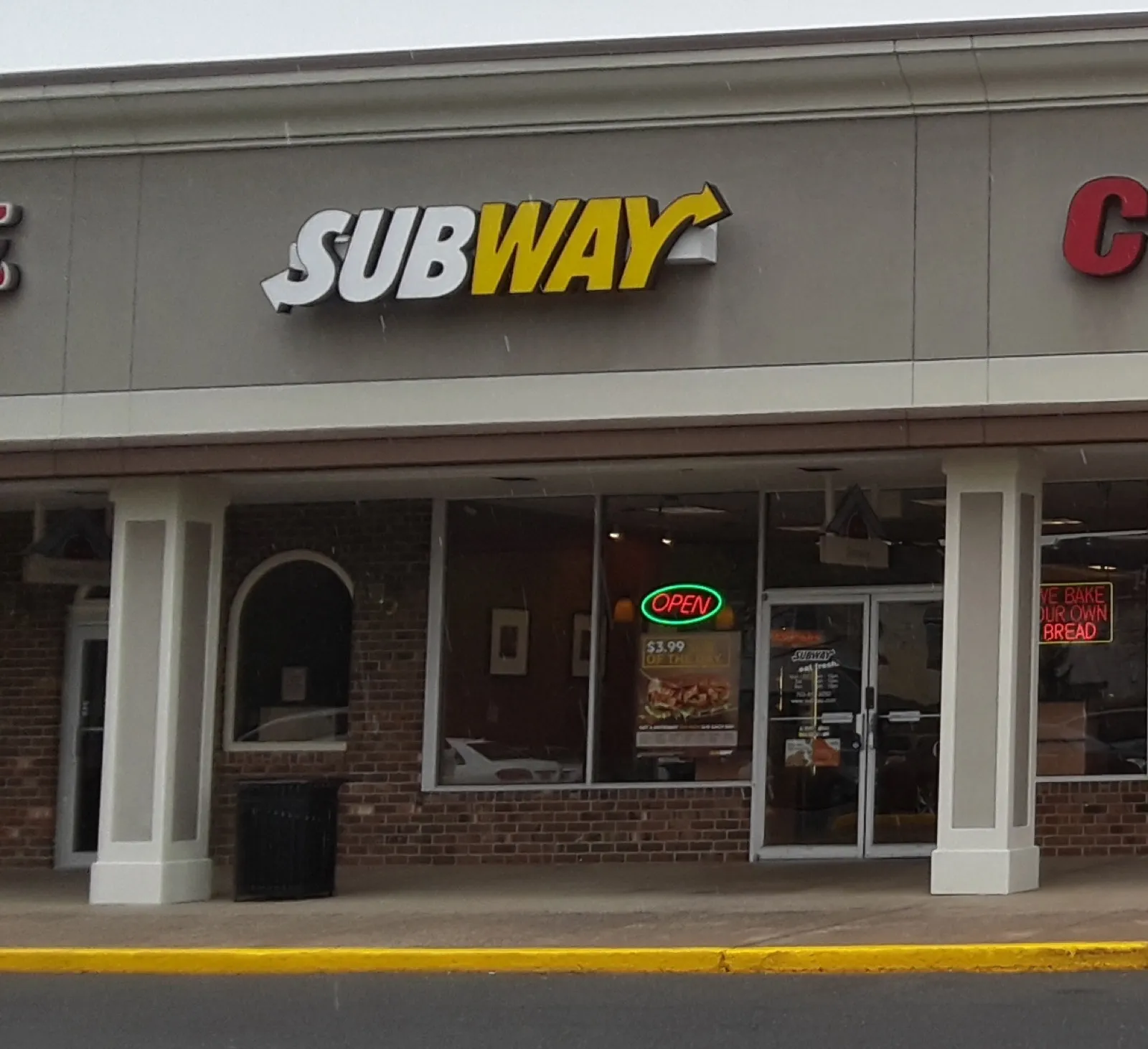 Triple net lease real estate — single-tenant QSR net-lease storefront